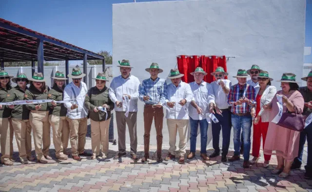 el_magisterio_inaugura_su_figlosnte_53_en_los_mochis_4.png_340227010.webp